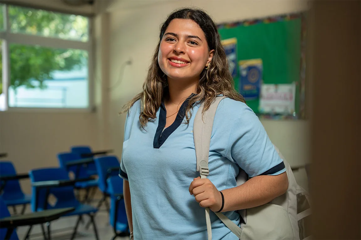 Preparatoria Trilingüe + Universidad · Colegio OQUETZA